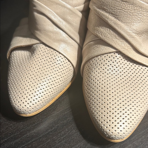 Chic Cream Women's Mules - Picture 3 of 4